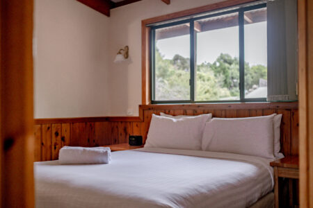 010-freycinet-cottage-1