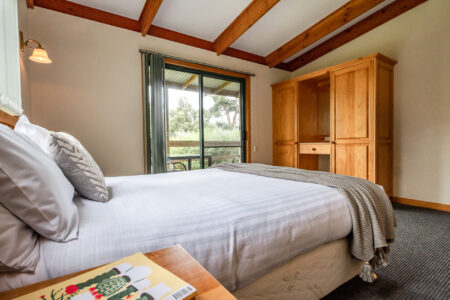 012-freycinet-cottage-2