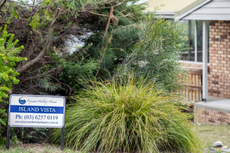 030-island-vista_freycinet-holiday-houses_puddlehub2023_-1